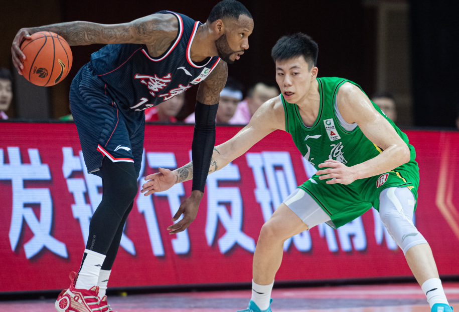 赛地聚焦——CBA常规赛加时末段热度飙升，广东宏远主帅复盘，信心回归，临场指挥获称赞的简单介绍-爱游戏app下载